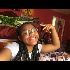 Meet your Posher, Kayla